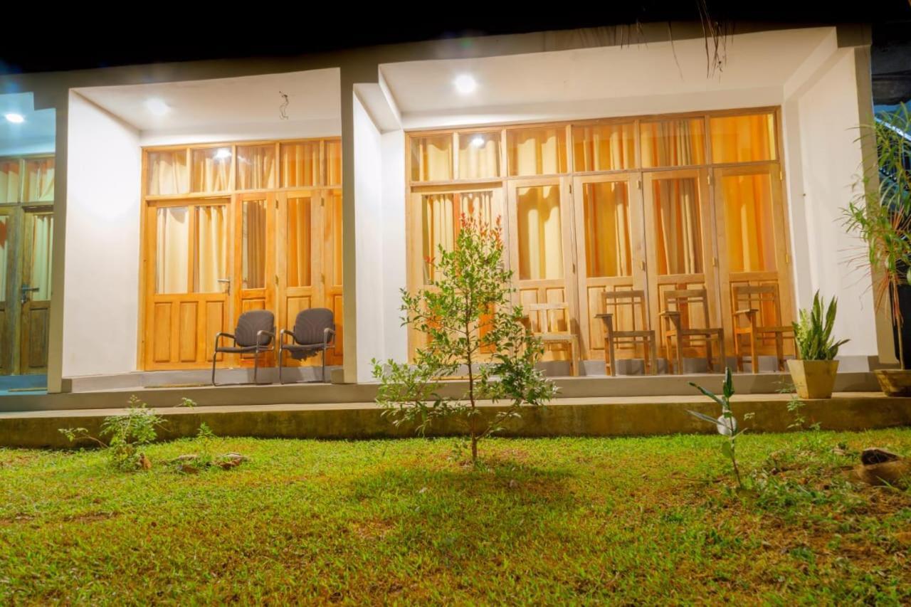 Talalla Ocean Beach Bungalow Matara Buitenkant foto