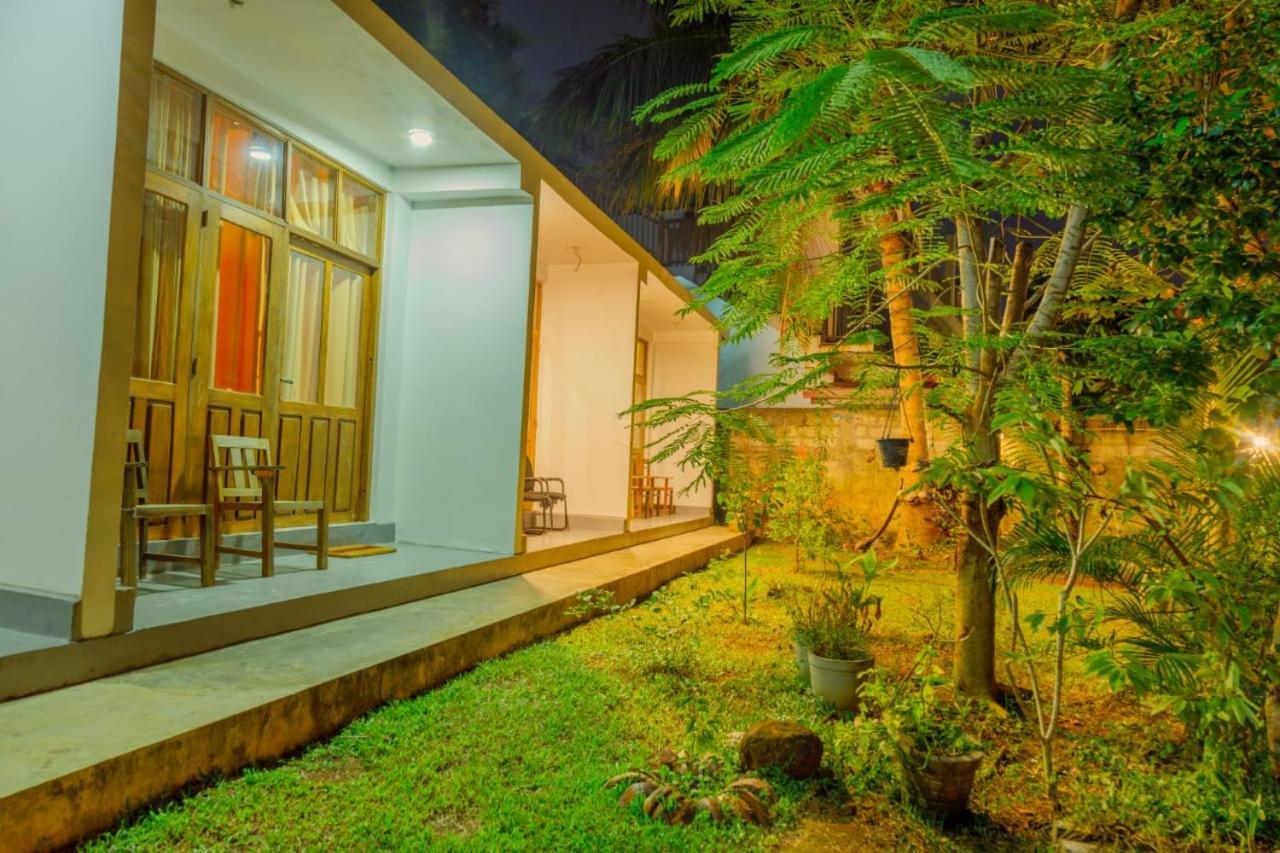 Talalla Ocean Beach Bungalow Matara Buitenkant foto