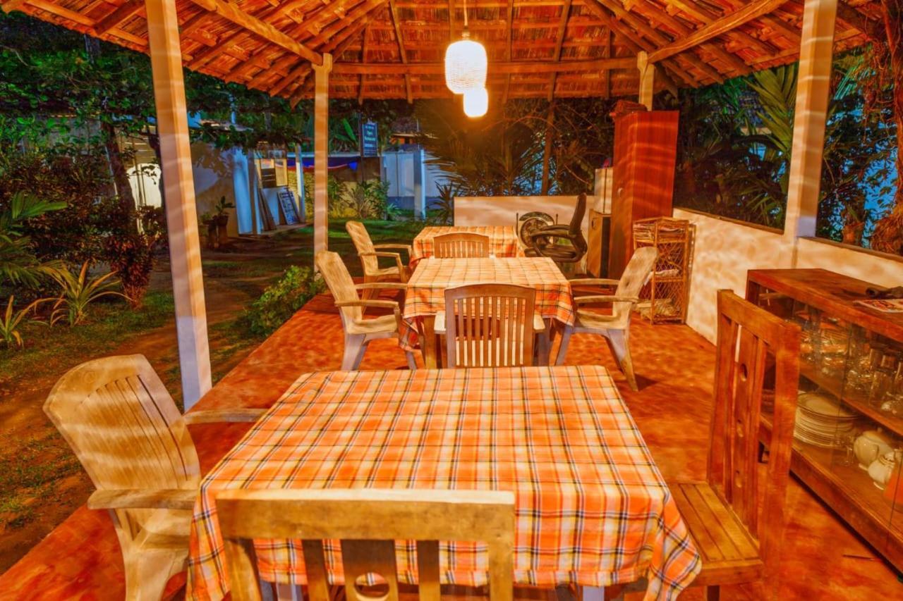 Talalla Ocean Beach Bungalow Matara Buitenkant foto