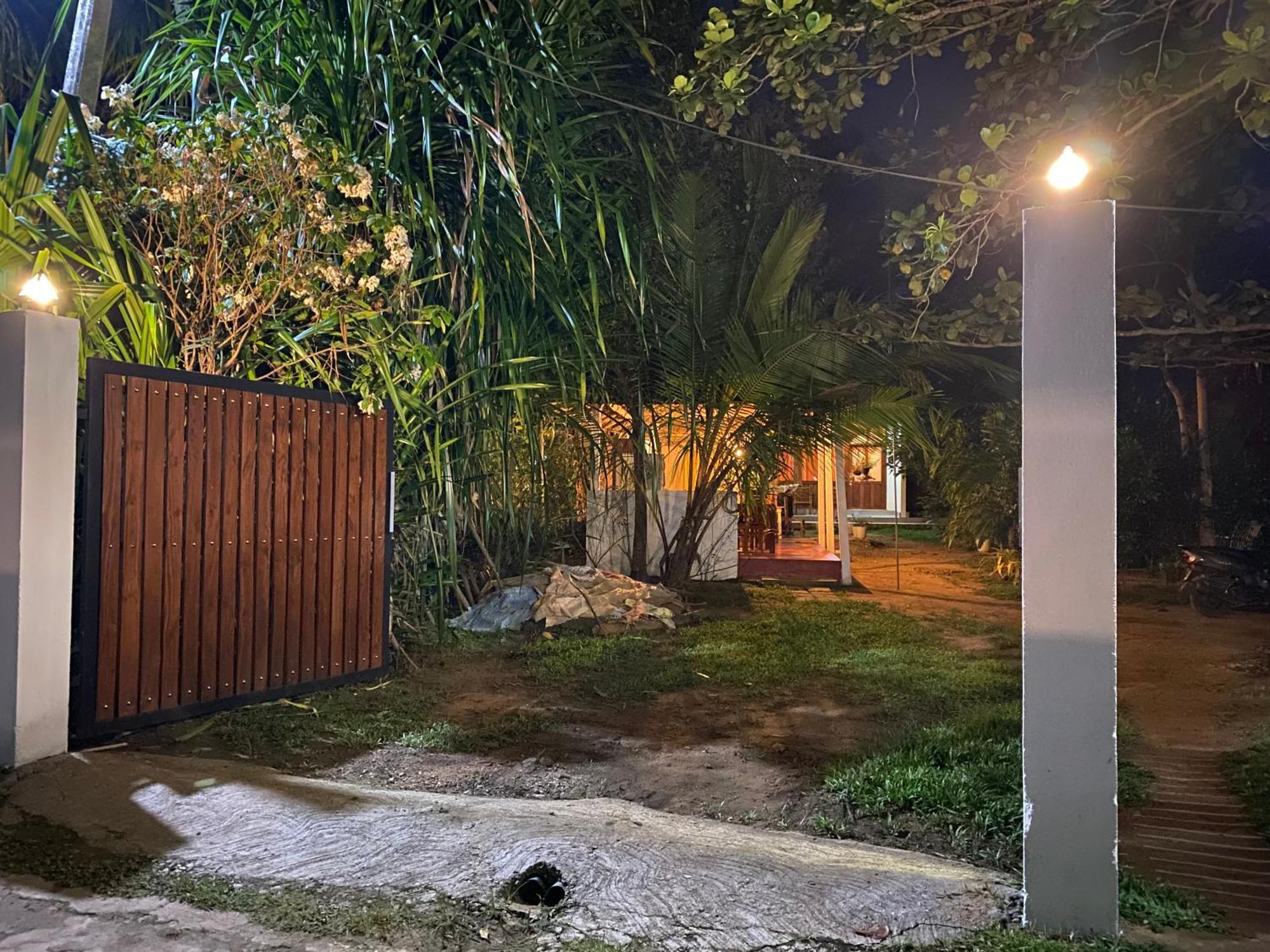 Talalla Ocean Beach Bungalow Matara Buitenkant foto